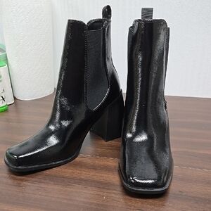 Raid Size 40 Black Faux Patent Leather Chunky Heeled Chelsea Boots